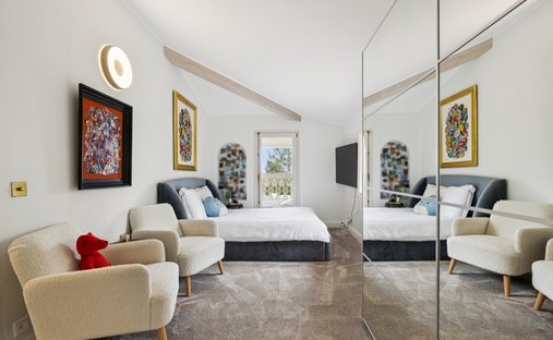 Castle Life At Your Fingertips