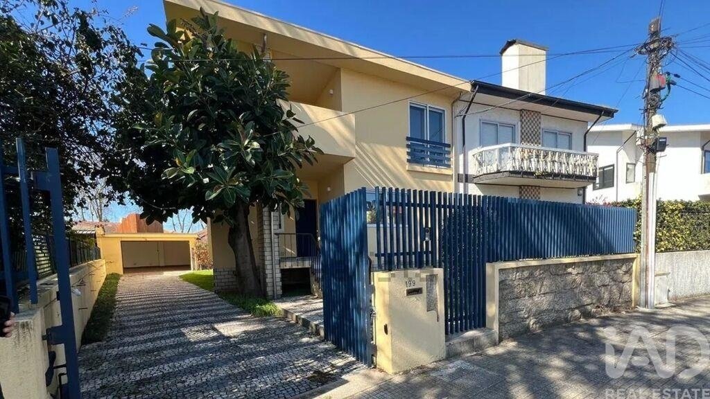 Townhouse in Senhora da Hora, Porto District, Portugal 1 - 16804232