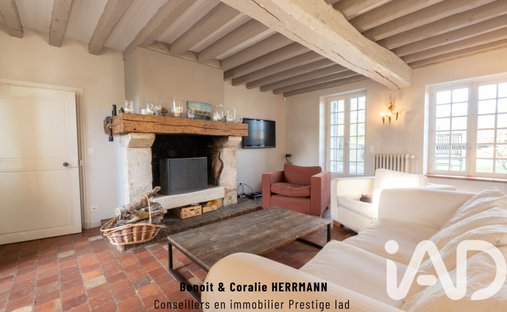 Castle for Sale in Houdan, Île-de-France, France