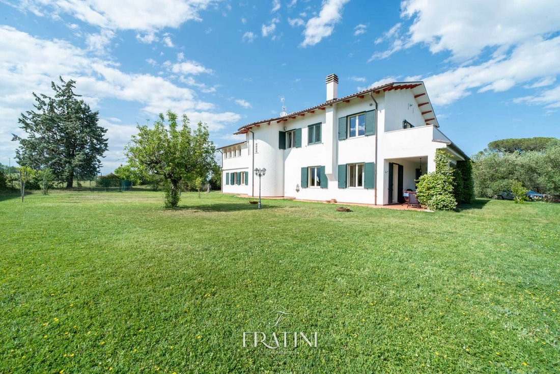 Villa in Center, Teramo, Abruzzo 1 - 16802749