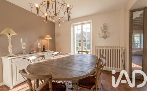 Castle for Sale in Houdan, Île-de-France, France