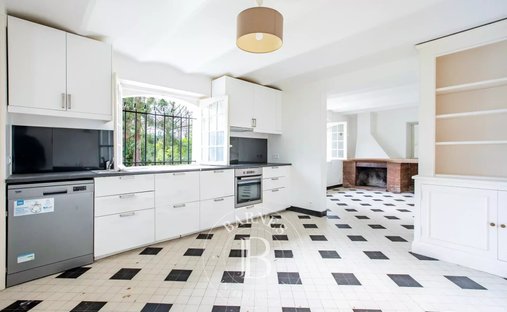 Château For Sale, 15 Rooms Le Vesinet 78110