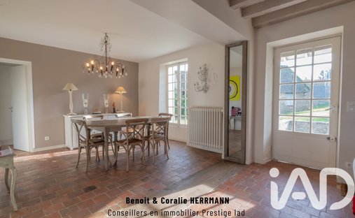 Castle for Sale in Houdan, Île-de-France, France