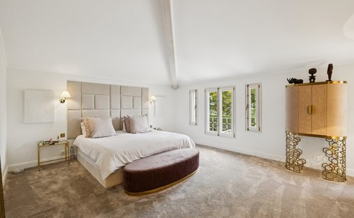 Castle Life At Your Fingertips