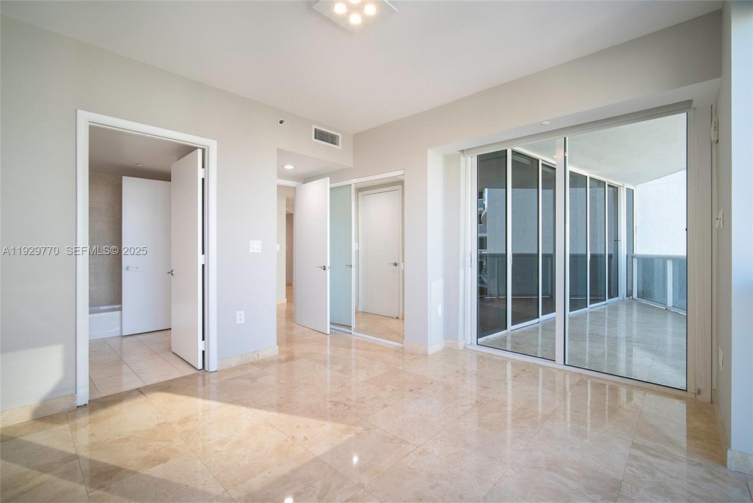 Condo in Miami Beach, Florida, United States 4 - 16801696