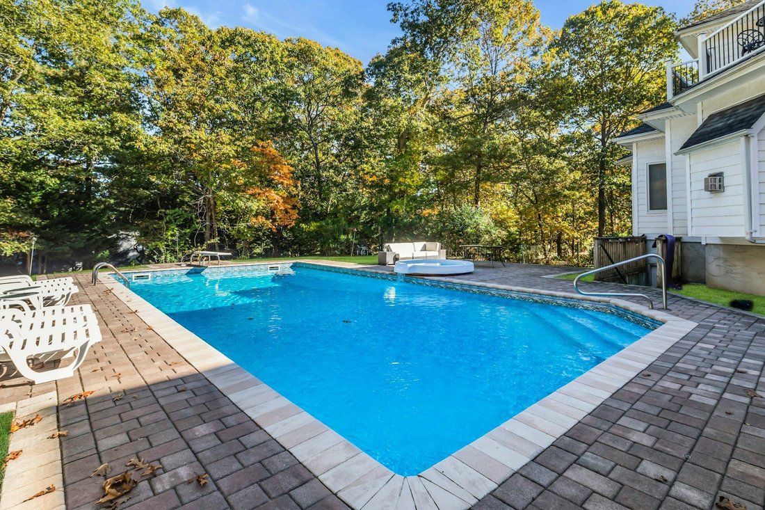 Hampton Bays, New York, United States 4 - 16132783