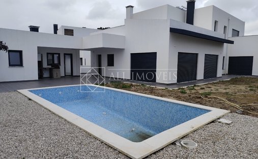 House in Azeitao (Sao Lourenco e Sao Simao), Setubal, Portugal 1