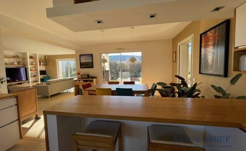 Castle for Sale in Plan-d'Aups-Sainte-Baume, Provence-Alpes-Côte d'Azur, France