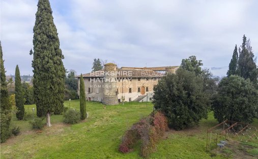 Millennial Castle In The Hills Of Arezzo