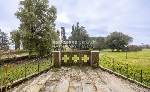 Millennial Castle In The Hills Of Arezzo