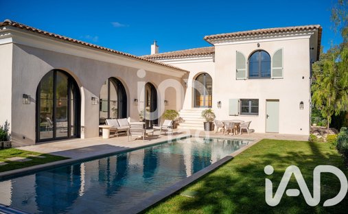 House in Zone Est Diffuse, Saint-Tropez, France 1