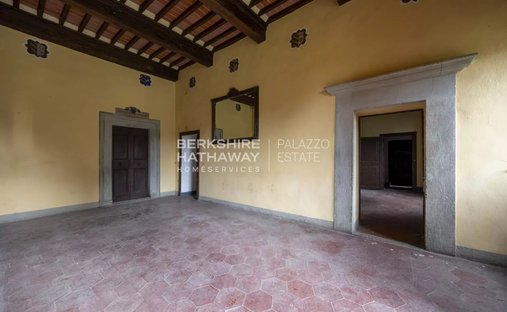 Millennial Castle In The Hills Of Arezzo