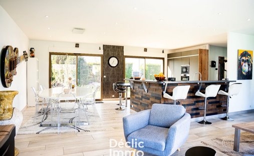 House in Saint-Cyr-sur-Loire, Centre-Val de Loire, France 1