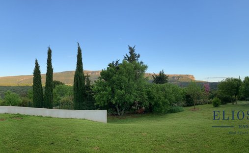 Castle for Sale in Plan-d'Aups-Sainte-Baume, Provence-Alpes-Côte d'Azur, France