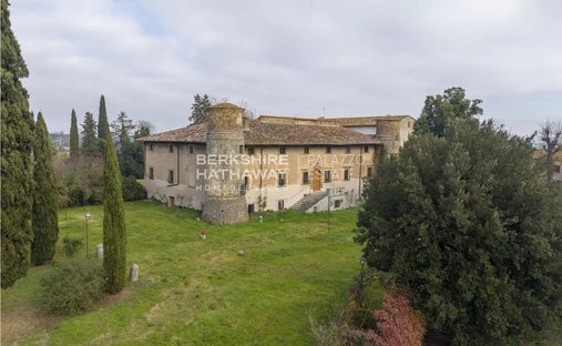 Millennial Castle In The Hills Of Arezzo