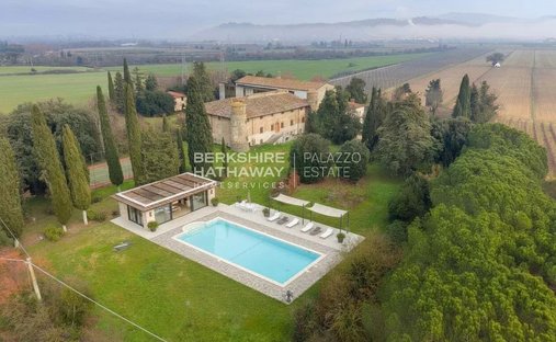 Millennial Castle In The Hills Of Arezzo