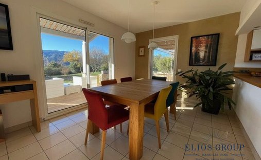 Castle for Sale in Plan-d'Aups-Sainte-Baume, Provence-Alpes-Côte d'Azur, France