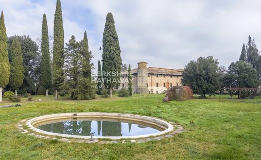 Millennial Castle In The Hills Of Arezzo