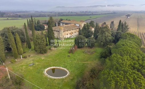 Millennial Castle In The Hills Of Arezzo