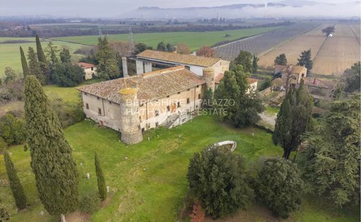 Millennial Castle In The Hills Of Arezzo