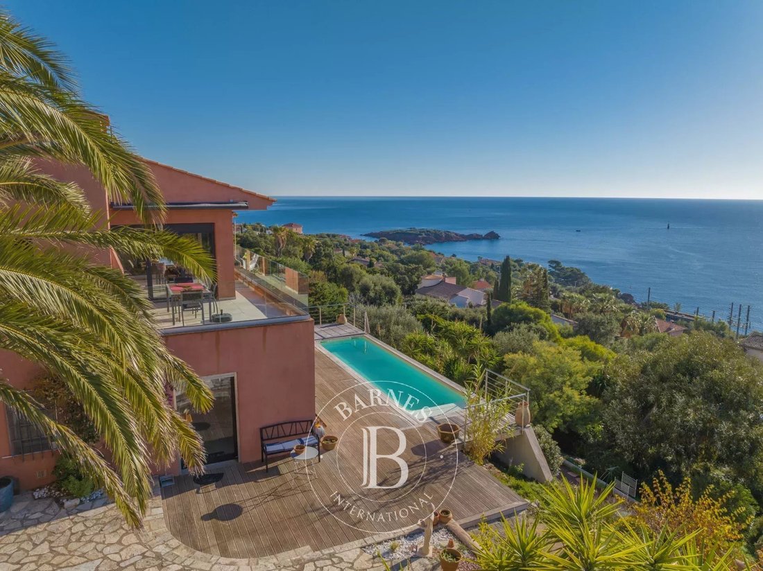 Villa in Le Dramont-Agay-Anthéor-Le Trayas, Saint-Raphaël, France 2 - 16811621