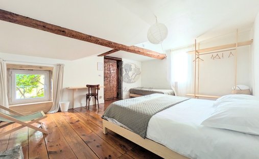 Castle for Sale in Clermont-Ferrand, Auvergne-Rhône-Alpes, France