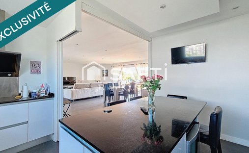 Castle for Sale in Bouliac, Nouvelle-Aquitaine, France