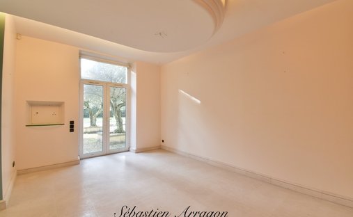 Near Villeneuve Sur Lot Magnificent Riverside Chateau With 6 Bedrooms And 8 Hectares Of Land