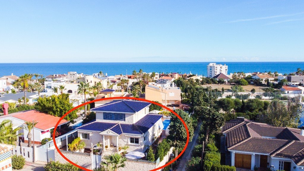 Villa in Torrevieja, Valencian Community, Spain 1 - 16812116