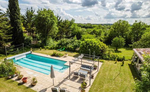 An Urban Chateau Dating Back To 1930 With An Outhouse, A Swimming Pool And Tree Dotted Grounds