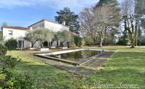 Near Villeneuve Sur Lot Magnificent Riverside Chateau With 6 Bedrooms And 8 Hectares Of Land