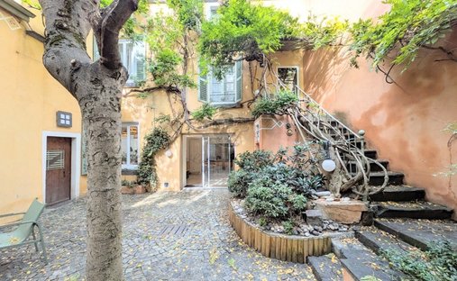 Castle for Sale in Clermont-Ferrand, Auvergne-Rhône-Alpes, France