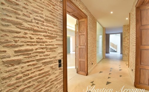 Near Villeneuve Sur Lot Magnificent Riverside Chateau With 6 Bedrooms And 8 Hectares Of Land