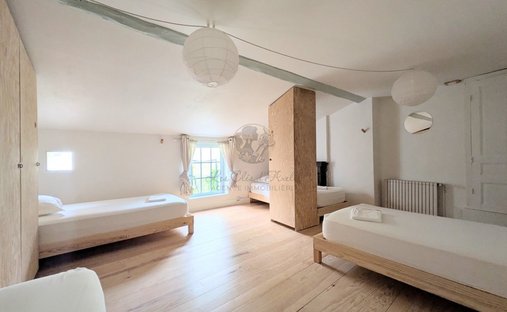 Castle for Sale in Clermont-Ferrand, Auvergne-Rhône-Alpes, France