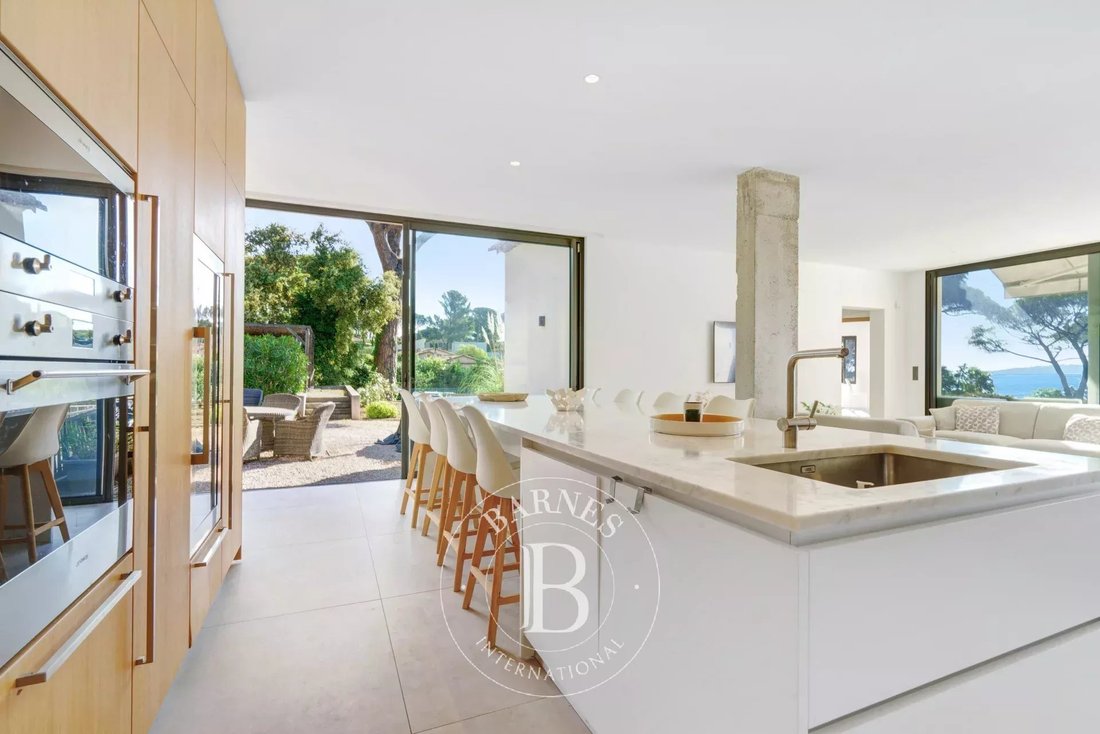 Villa in Grimaud, Provence-Alpes-Côte d'Azur, France 3 - 15652924