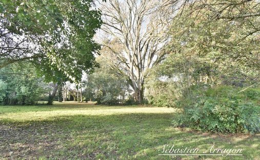 Near Villeneuve Sur Lot Magnificent Riverside Chateau With 6 Bedrooms And 8 Hectares Of Land