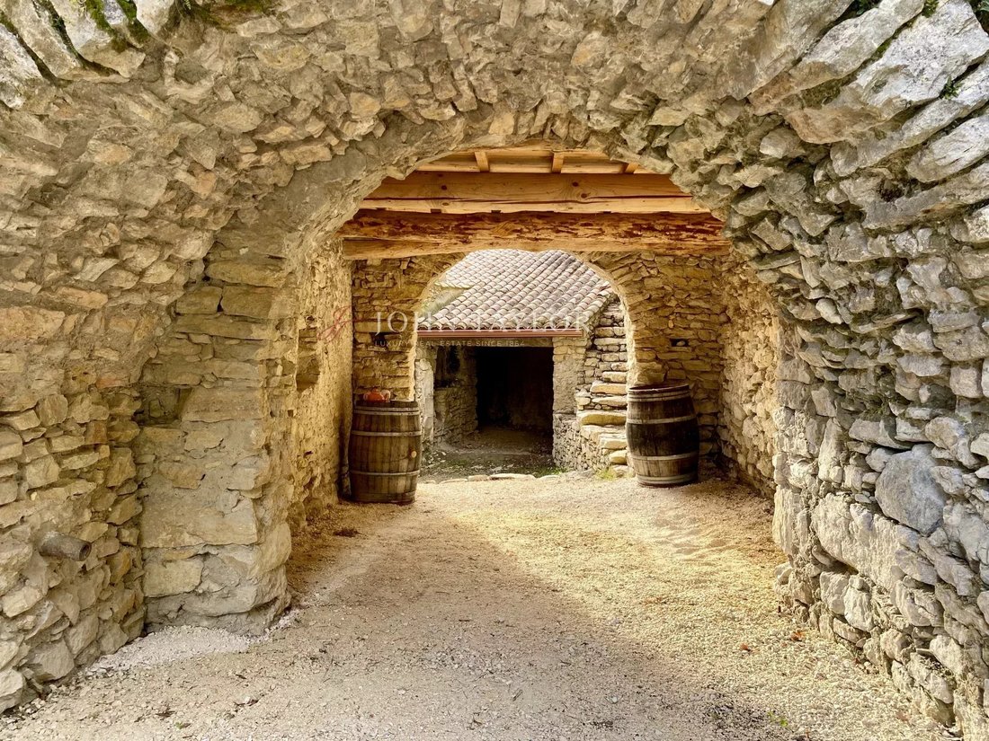 Farm Ranch in Entrechaux, Provence-Alpes-Côte d'Azur, France 2 - 16811348