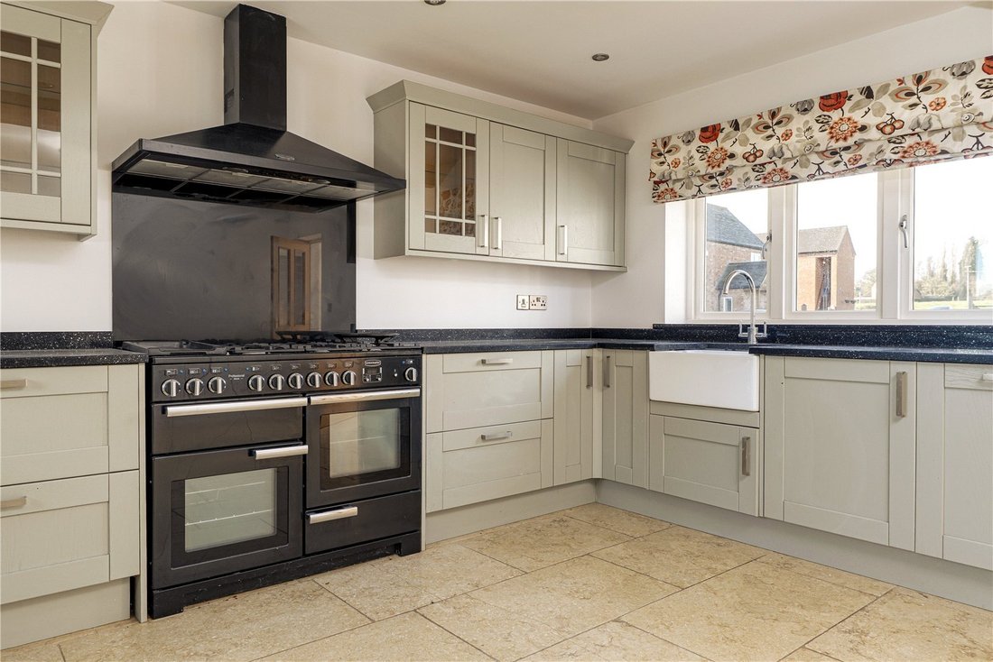 House in Coalville, England 4 - 16810106