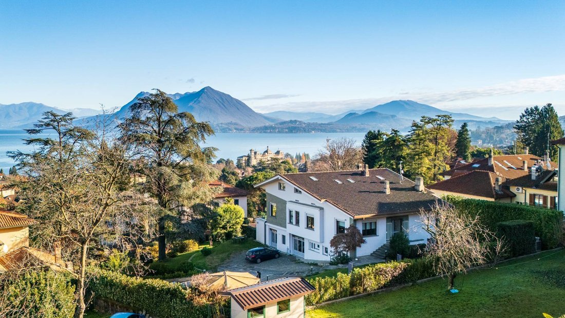 Villa in Stresa, Piedmont, Italy 1 - 16812592