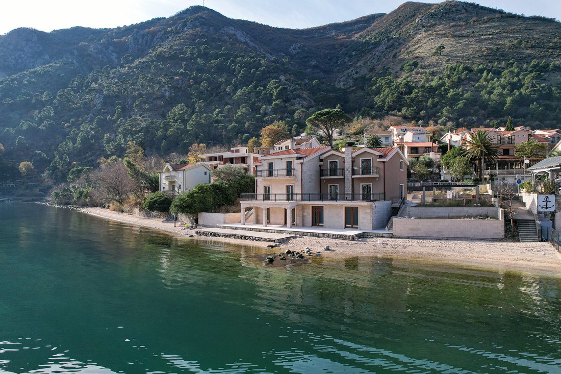 Villa in Donji Stoliv, Kotor Municipality, Montenegro 3 - 16810113