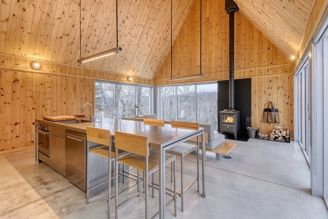 House in Chertsey, Quebec, Canada 3 - 15396232