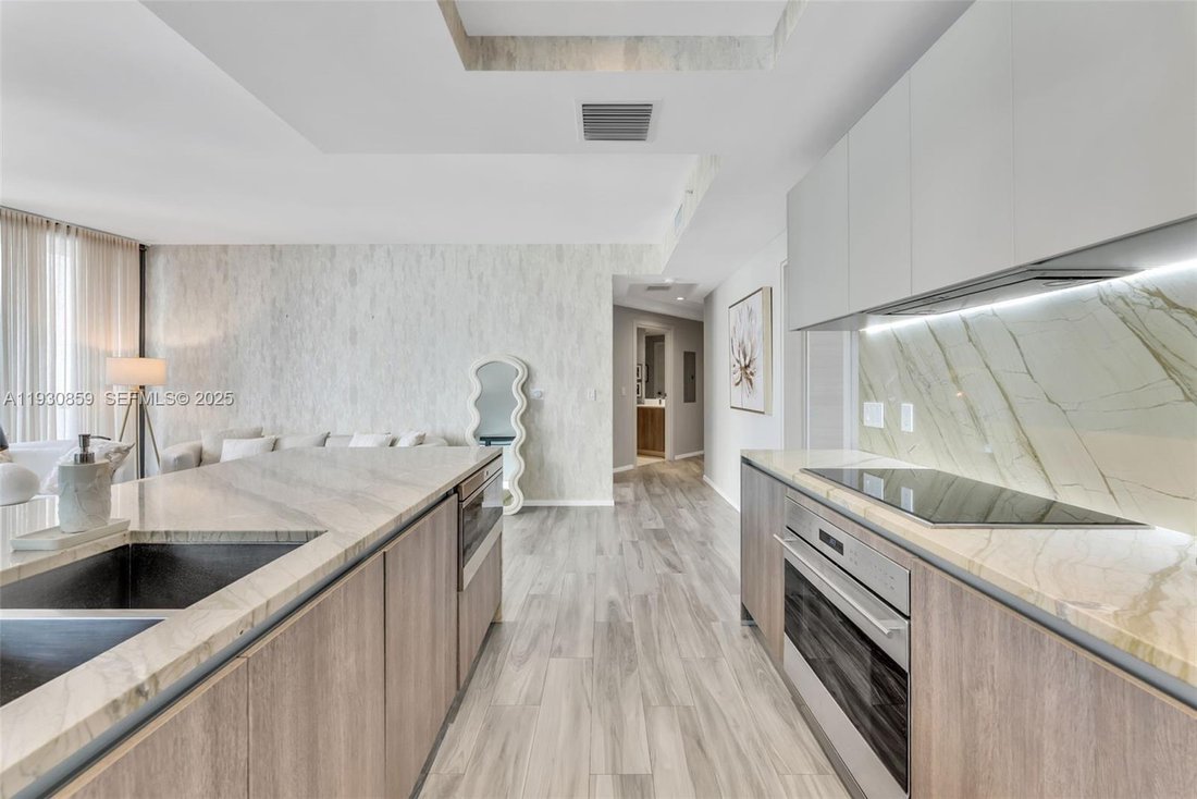 Condo in Miami, Florida, United States 4 - 16812138