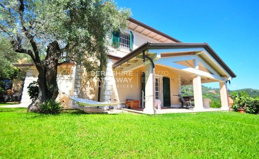 Villa in Pietrasanta, Tuscany, Italy 1