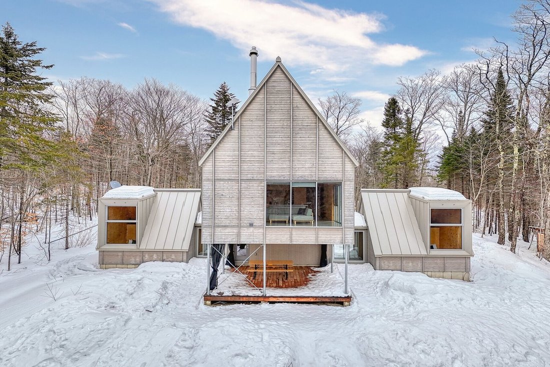 House in Chertsey, Quebec, Canada 2 - 15396232