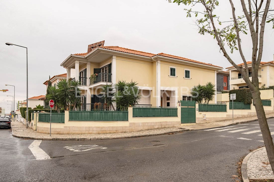 House in Carcavelos e Parede, Lisbon, Portugal 1 - 16811904