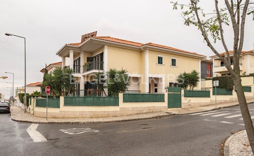 House in Carcavelos e Parede, Lisbon, Portugal 1
