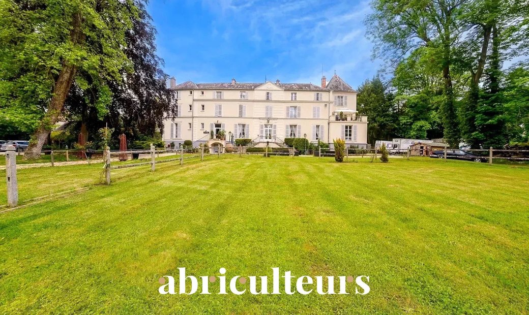 Renovated Chateau Of Over 1,000 M² In 11 Ha Of Parkland With Pond, 1h30 From Paris Morigny Champig