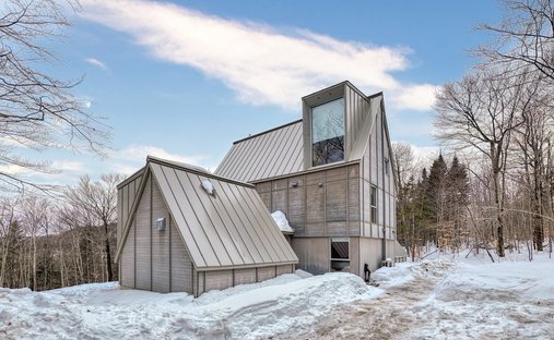 House in Chertsey, Quebec, Canada 1