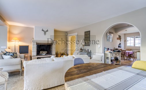 Castle for Sale in Houdan, Île-de-France, France