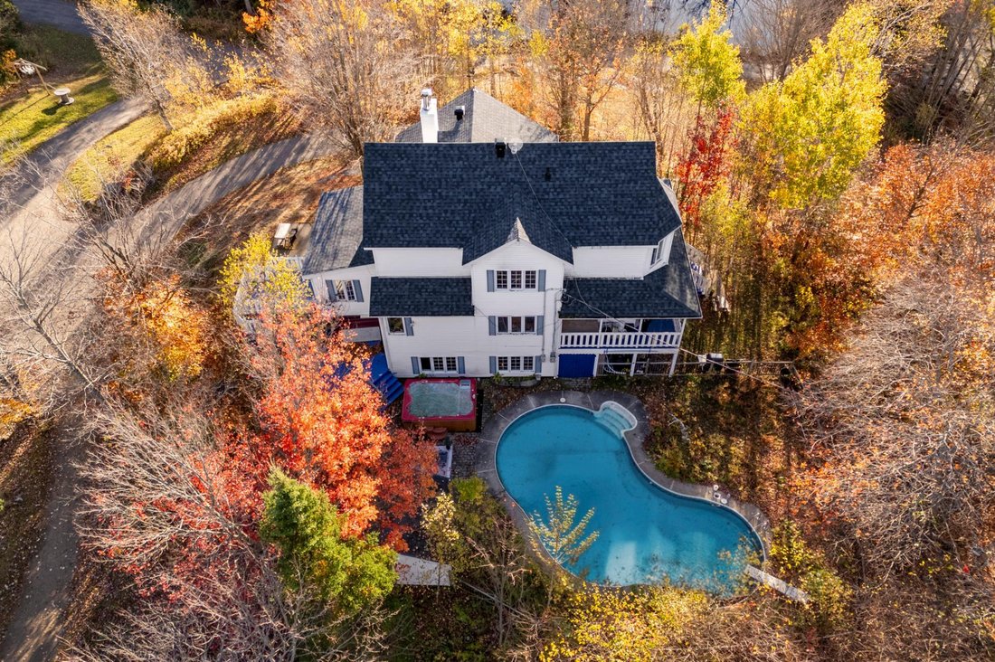 Farm Ranch in Sainte-Marguerite-du-Lac-Masson, Quebec, Canada 3 - 16814522